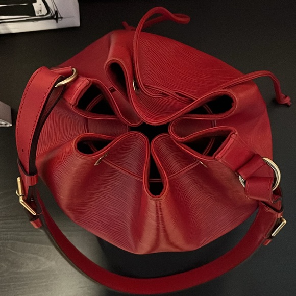 Louis Vuitton Epi Petit Noe Leather Drawstring Shoulder Bag - EUC - Picture 4 of 12